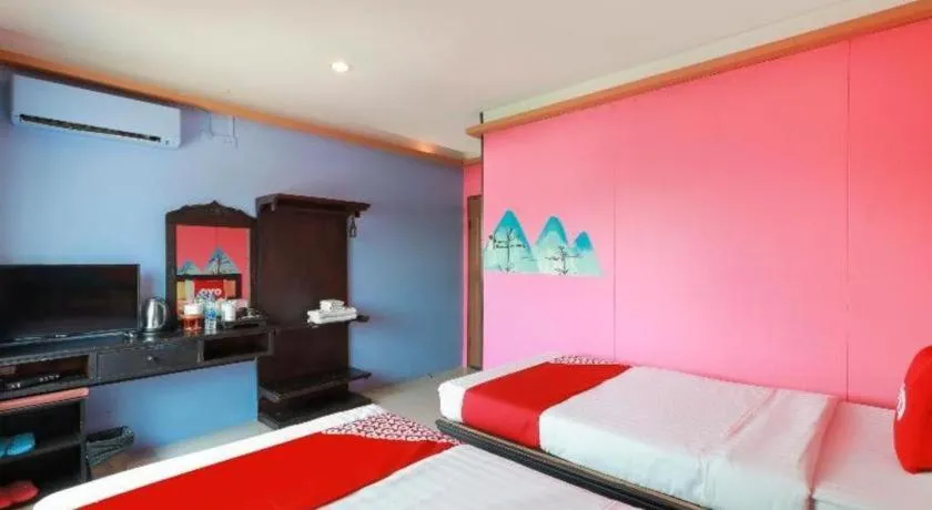 Bed in OYO 768 First Station Hotel