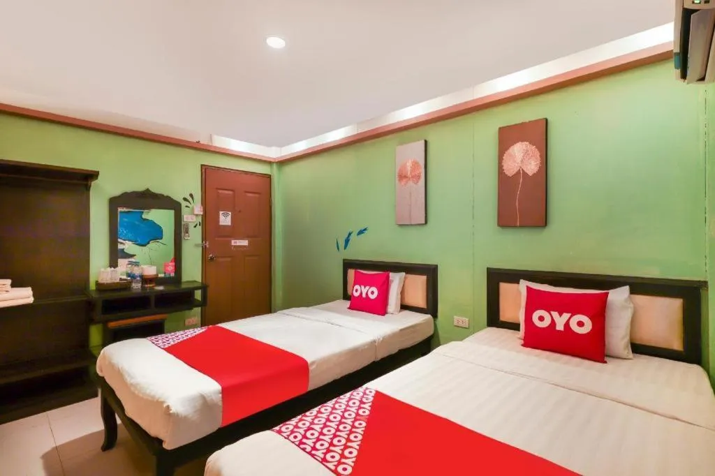 Bed in OYO 768 First Station Hotel