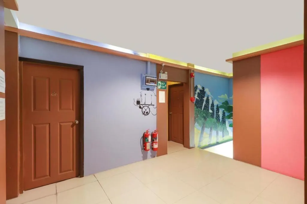 OYO 768 First Station Hotel