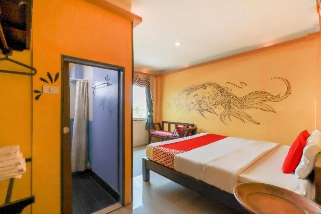 Bed in OYO 768 First Station Hotel