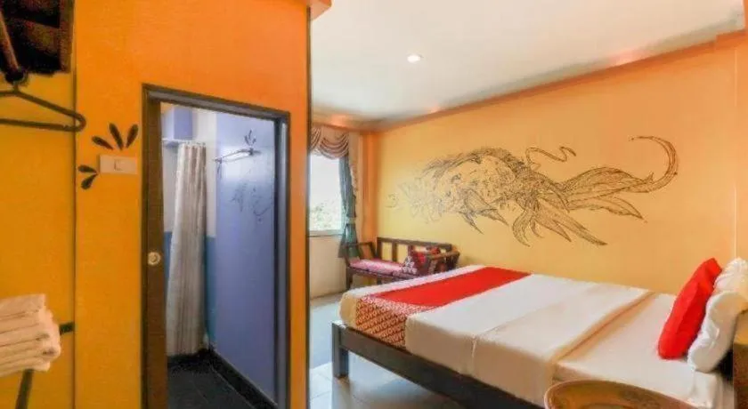 Bed in OYO 768 First Station Hotel