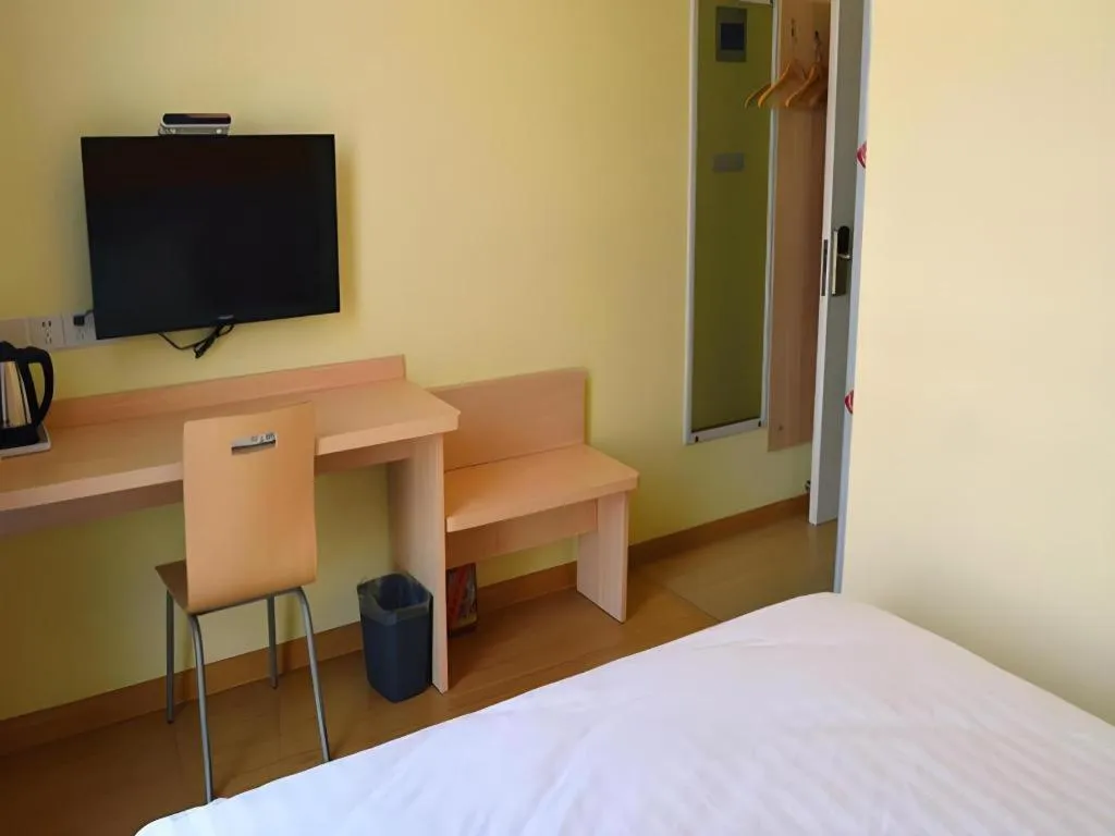 Bed in 7 Days Inn Zhenjiang Jiangsu University