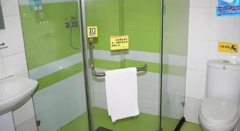 7 Days Inn Wuhan University of Technology Mafangshan Metro Station