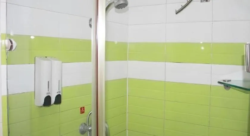 7 Days Inn Wuhan University of Technology Mafangshan Metro Station