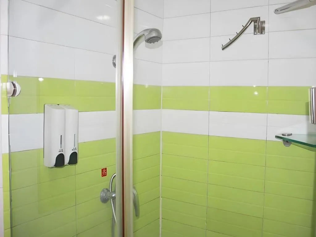 7 Days Inn Wuhan University of Technology Mafangshan Metro Station