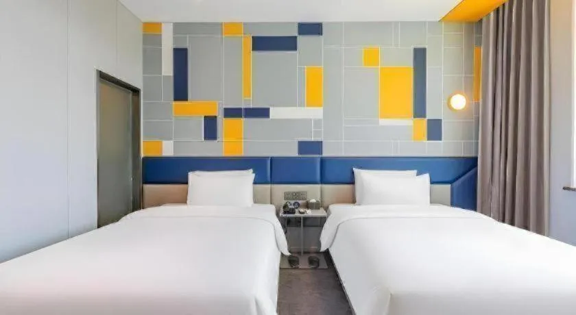 Bed in 7 Days Inn Wuhan University of Technology Mafangshan Metro Station