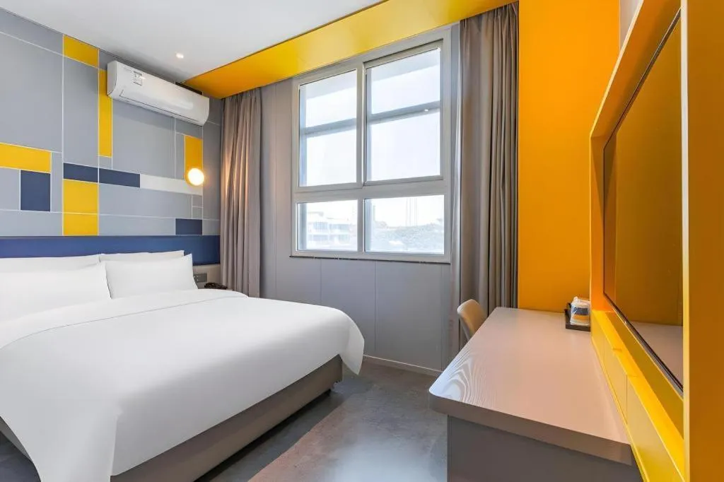 Bed in 7 Days Inn Wuhan University of Technology Mafangshan Metro Station