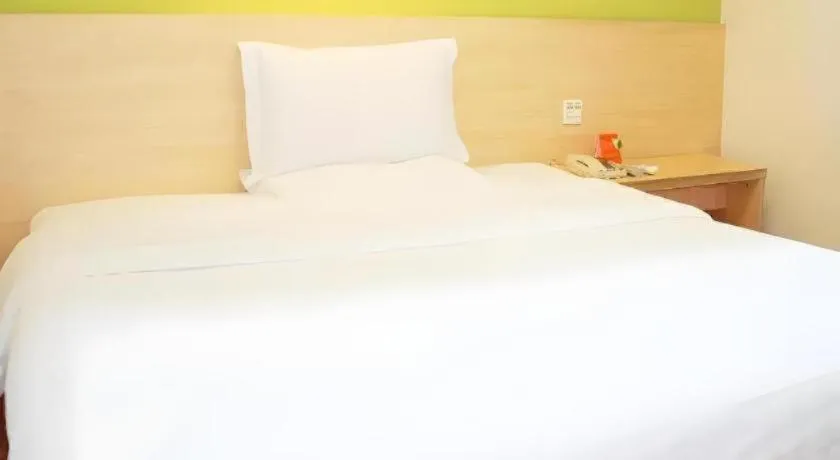 Bed in 7 Days Inn Wuhan University of Technology Mafangshan Metro Station
