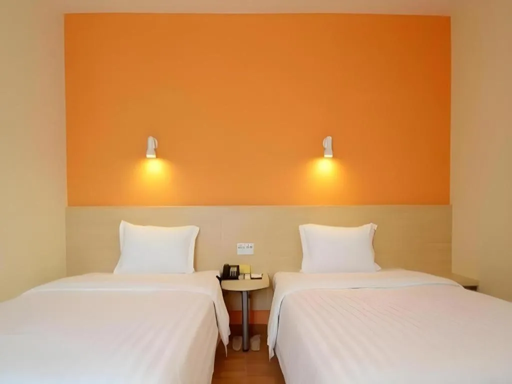 Bed in 7 Days Inn Wuhan University of Technology Mafangshan Metro Station