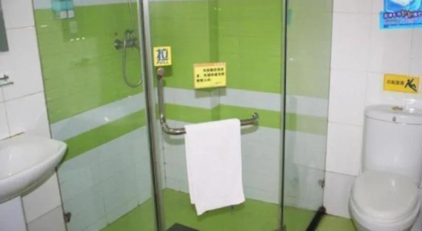 7 Days Inn Wuhan University of Technology Mafangshan Metro Station