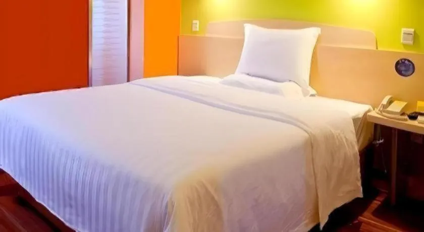 Bed in 7 Days Inn Wuhan University of Technology Mafangshan Metro Station