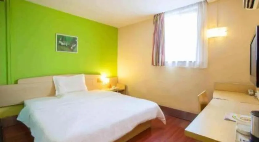 Bed in 7 Days Inn Wuhan University of Technology Mafangshan Metro Station