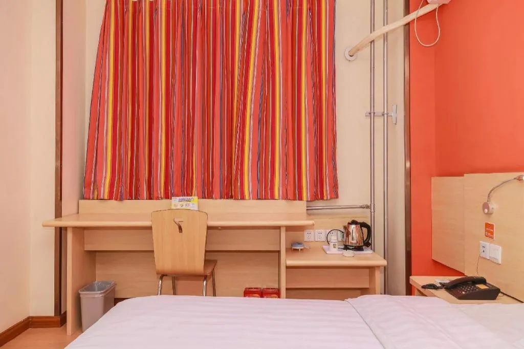 Bed in 7 Days Inn Tianjin Changhong Park Metro Station