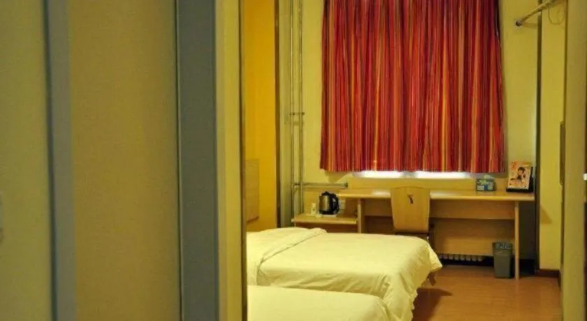 Bed in 7 Days Inn Tianjin Changhong Park Metro Station