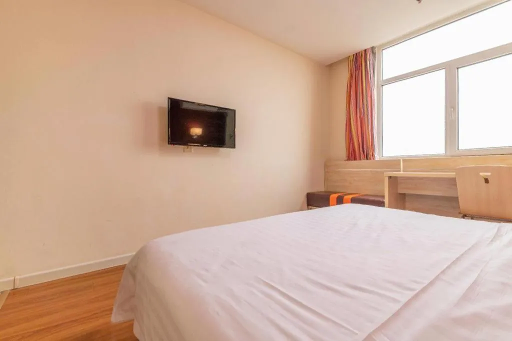 Bed in 7 Days Inn Tianjin Changhong Park Metro Station