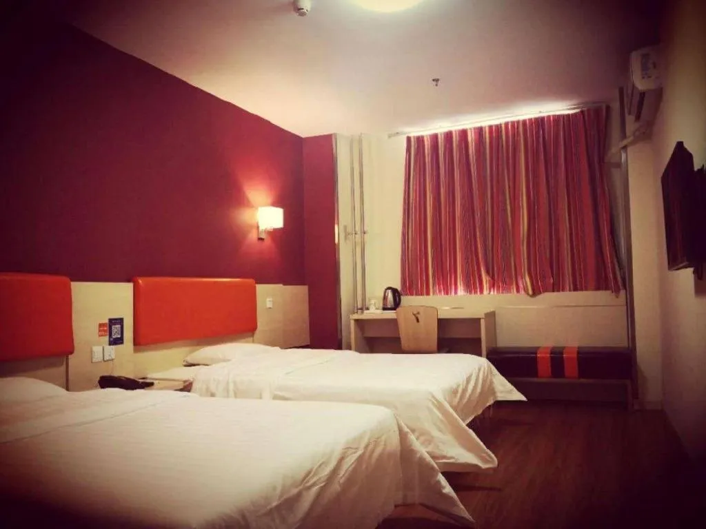 Bed in 7 Days Inn Tianjin Changhong Park Metro Station