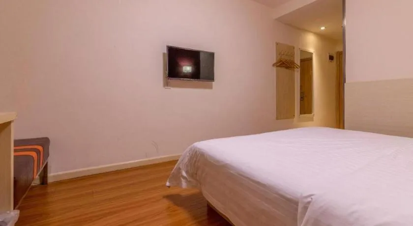 Bed in 7 Days Inn Tianjin Changhong Park Metro Station