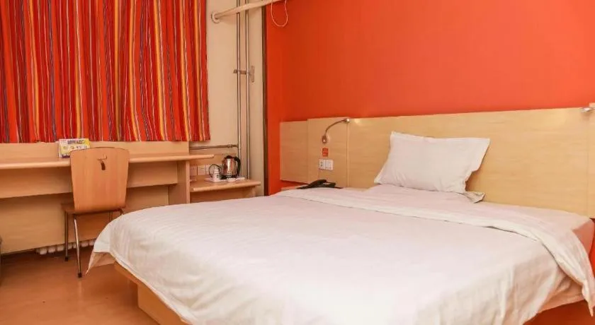 Bed in 7 Days Inn Tianjin Changhong Park Metro Station