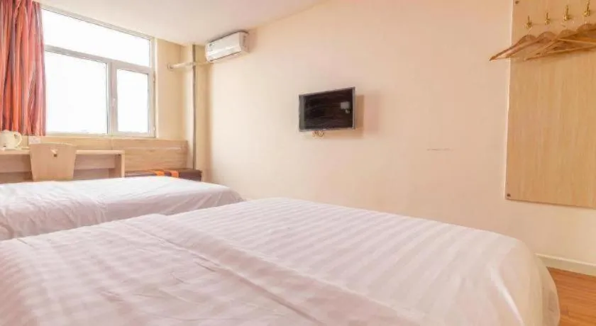 Bed in 7 Days Inn Tianjin Changhong Park Metro Station