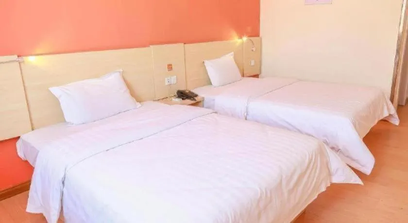 Bed in 7 Days Inn Tianjin Changhong Park Metro Station