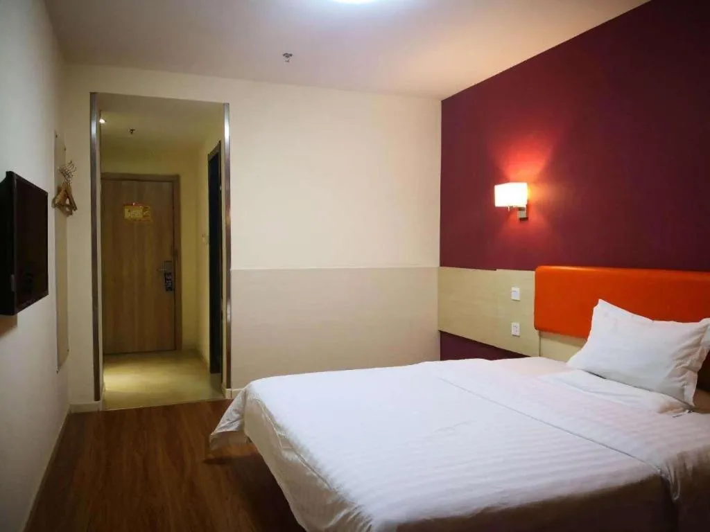 Bed in 7 Days Inn Tianjin Changhong Park Metro Station