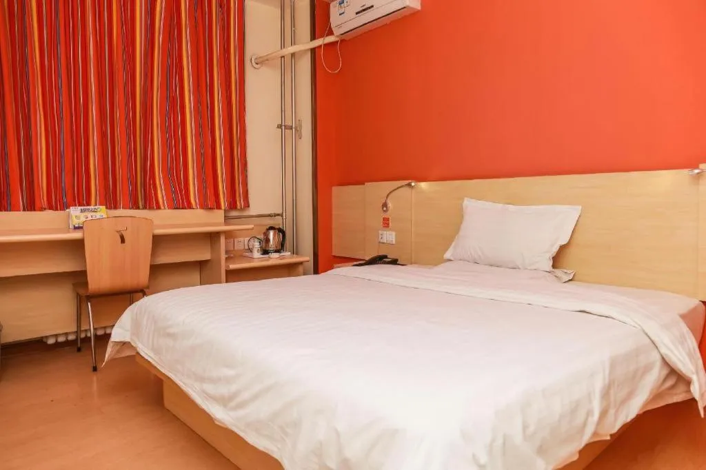 Bed in 7 Days Inn Tianjin Changhong Park Metro Station