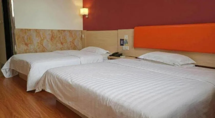 Bed in 7 Days Inn Tianjin Changhong Park Metro Station