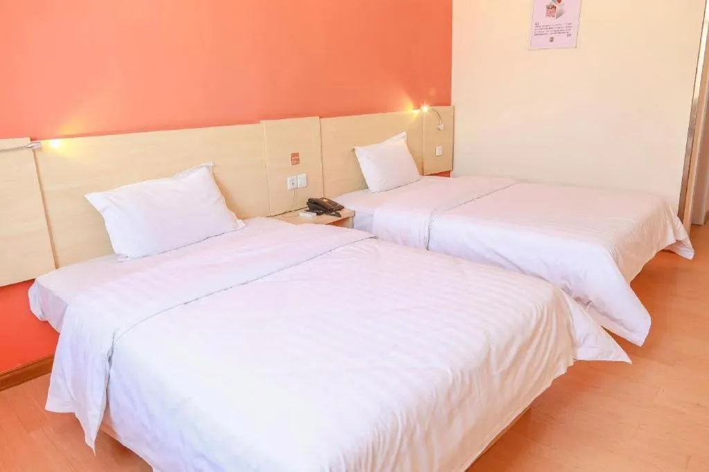 Bed in 7 Days Inn Tianjin Changhong Park Metro Station