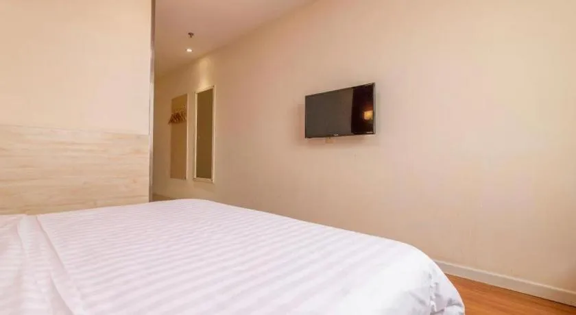 Bed in 7 Days Inn Tianjin Changhong Park Metro Station