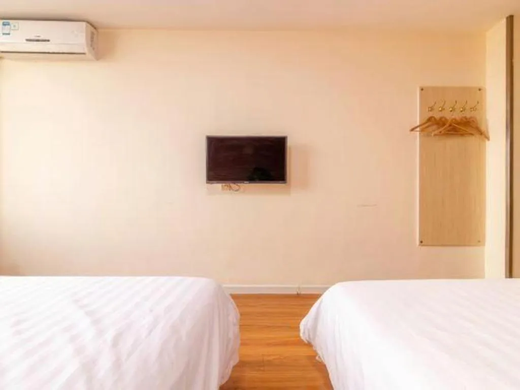 Bed in 7 Days Inn Tianjin Changhong Park Metro Station