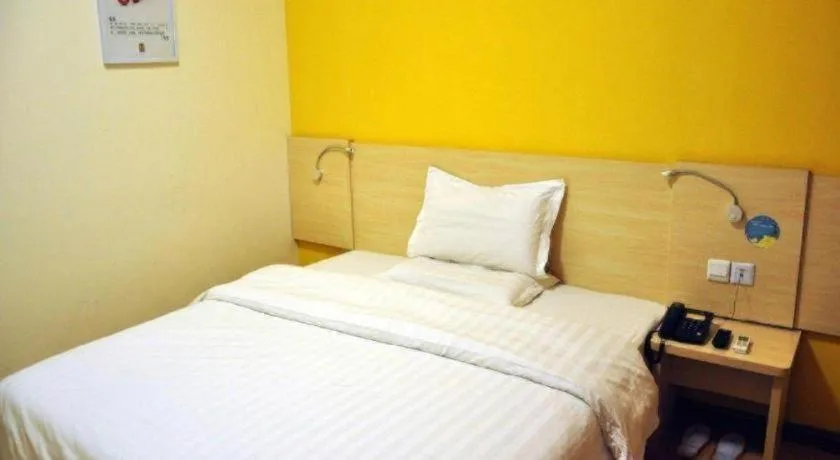 Bed in 7 Days Inn Tianjin Changhong Park Metro Station