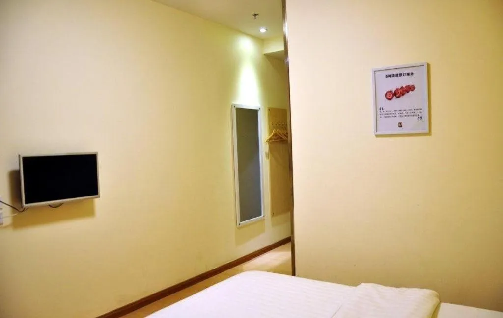 Bed in 7 Days Inn Tianjin Changhong Park Metro Station