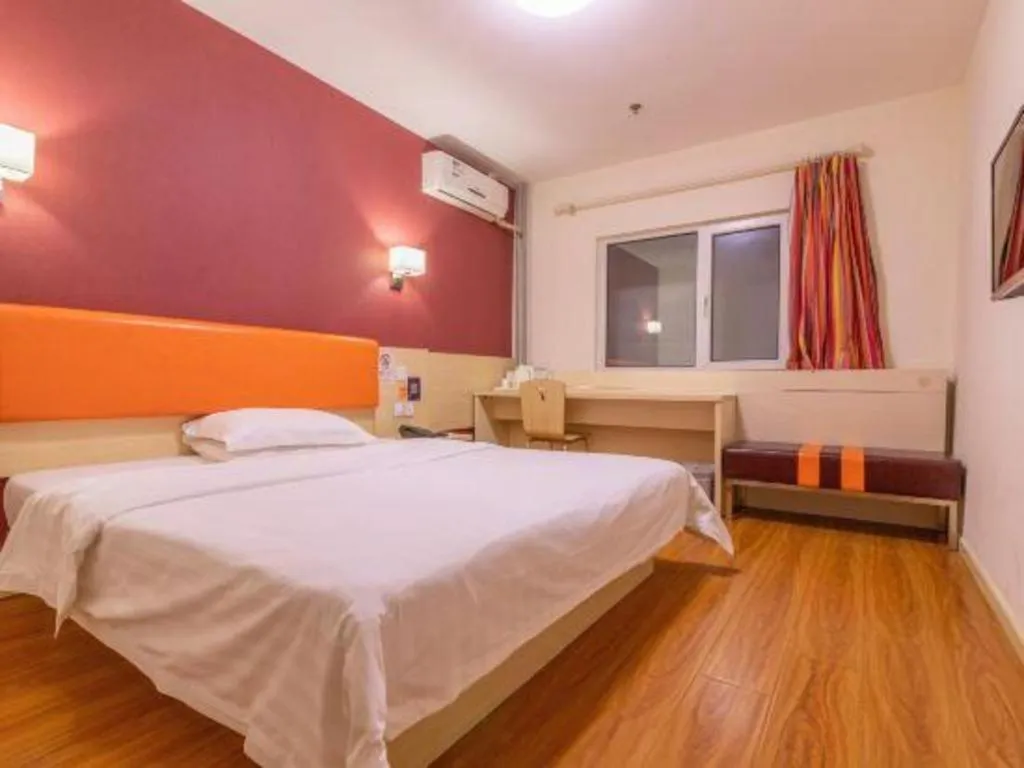 Bed in 7 Days Inn Tianjin Changhong Park Metro Station