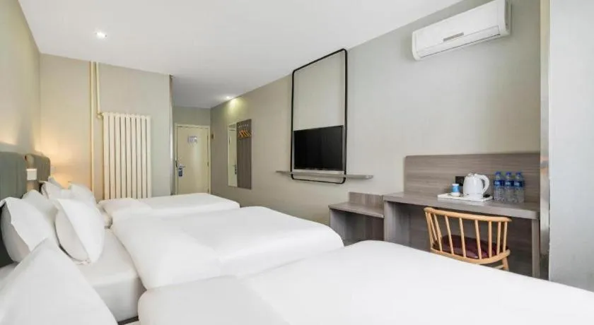 Bed in 7 Days Inn Tianjin Railway Station