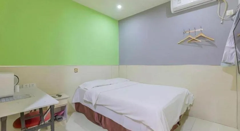 Bed in 7 Days Inn Tianjin Railway Station