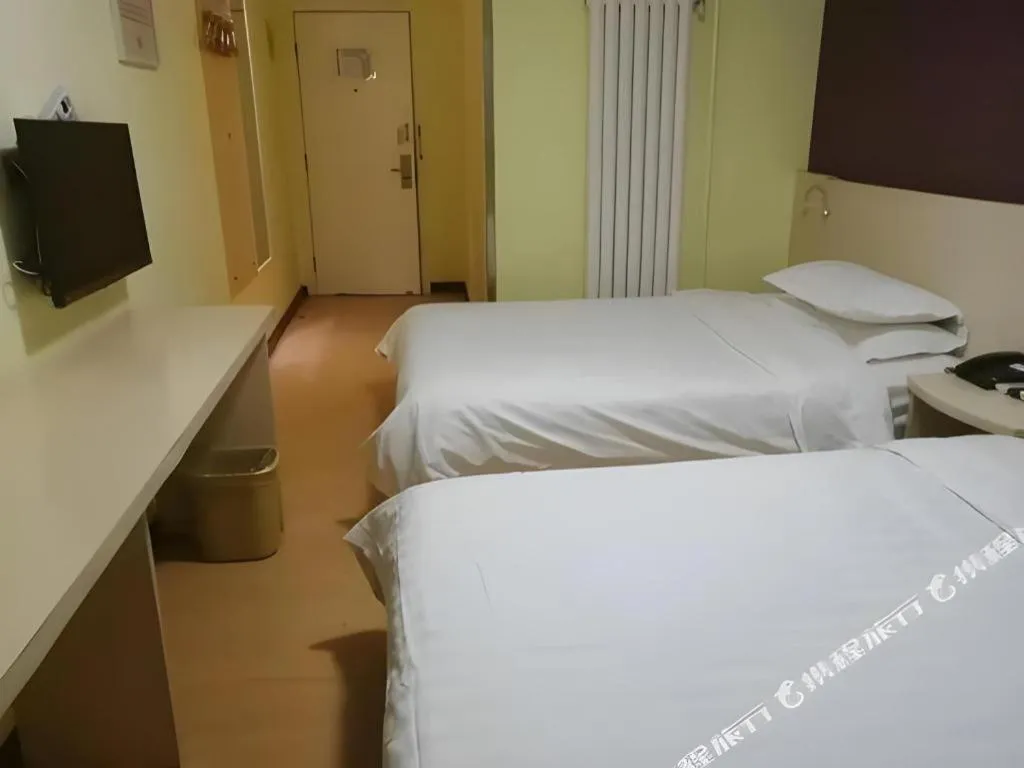 Bed in 7 Days Inn Tianjin Railway Station