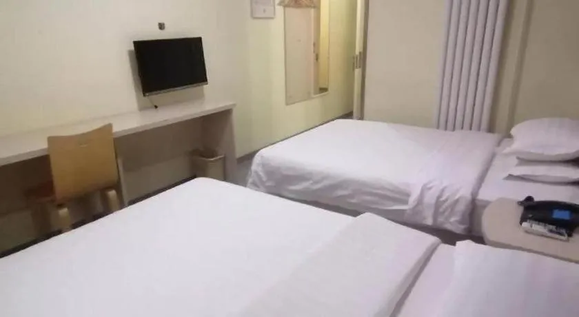 Bed in 7 Days Inn Tianjin Railway Station