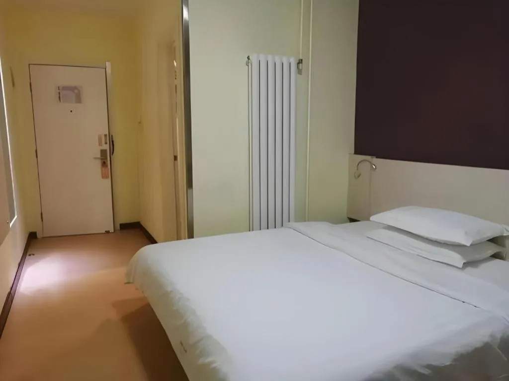 Bed in 7 Days Inn Tianjin Railway Station