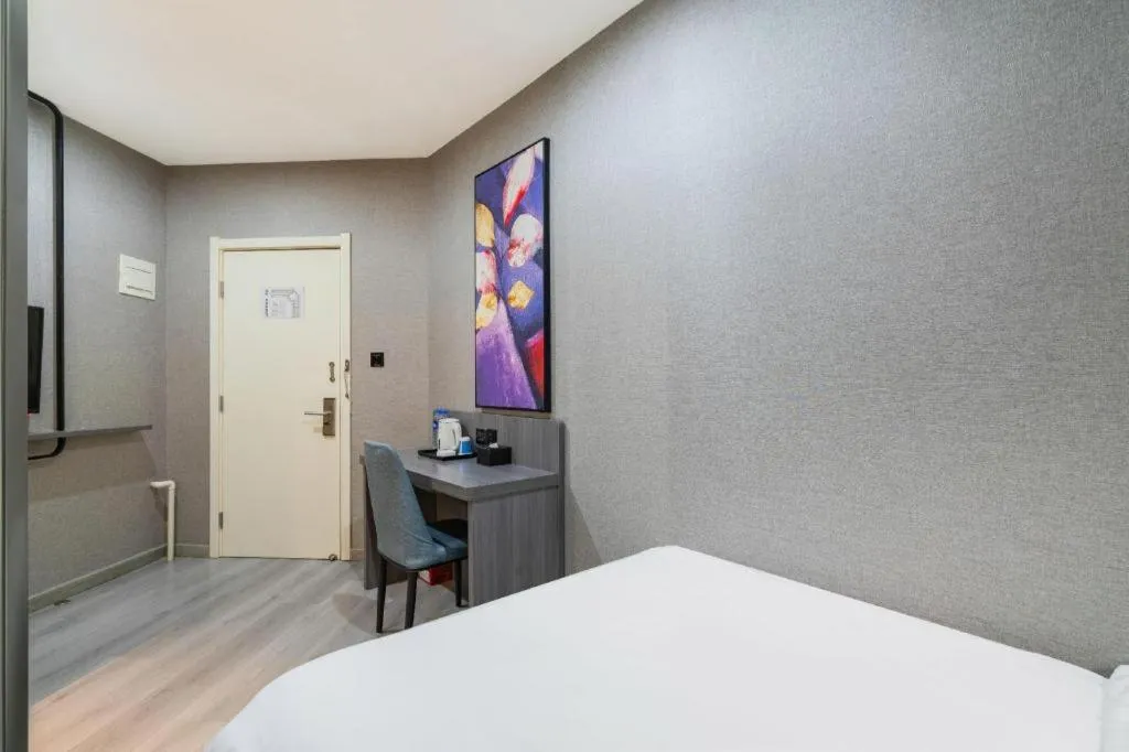 Bed in 7 Days Inn Tianjin Railway Station