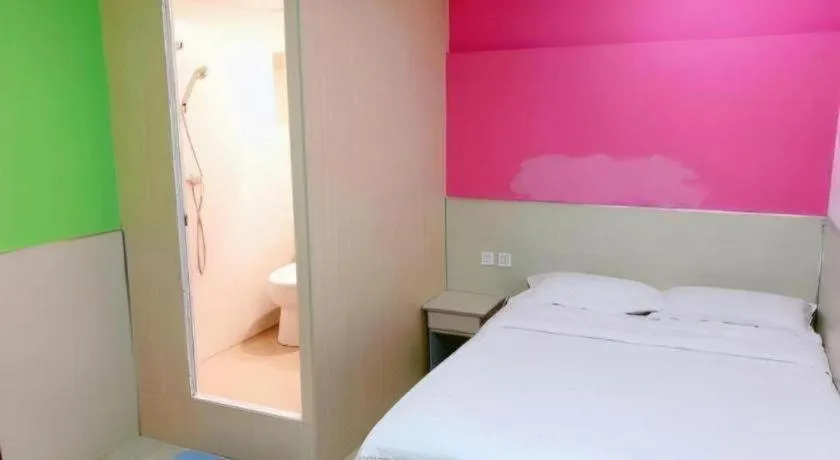 Bed in 7 Days Inn Tianjin Railway Station