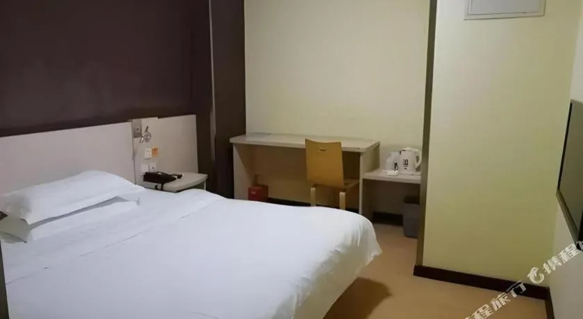 Bed in 7 Days Inn Tianjin Railway Station