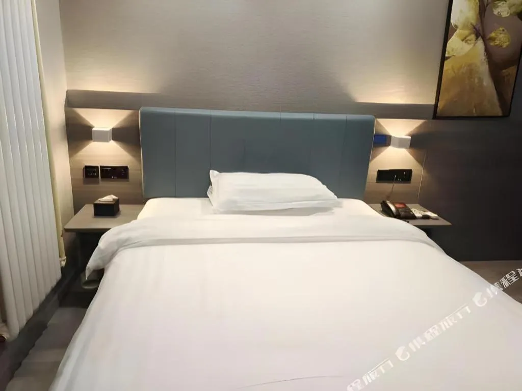 Bed in 7 Days Inn Tianjin Railway Station