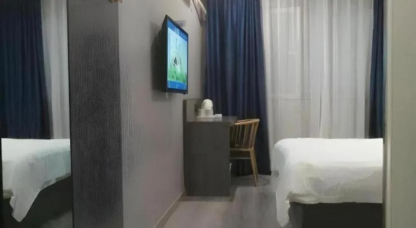 Bed in 7 Days Inn Tianjin Railway Station