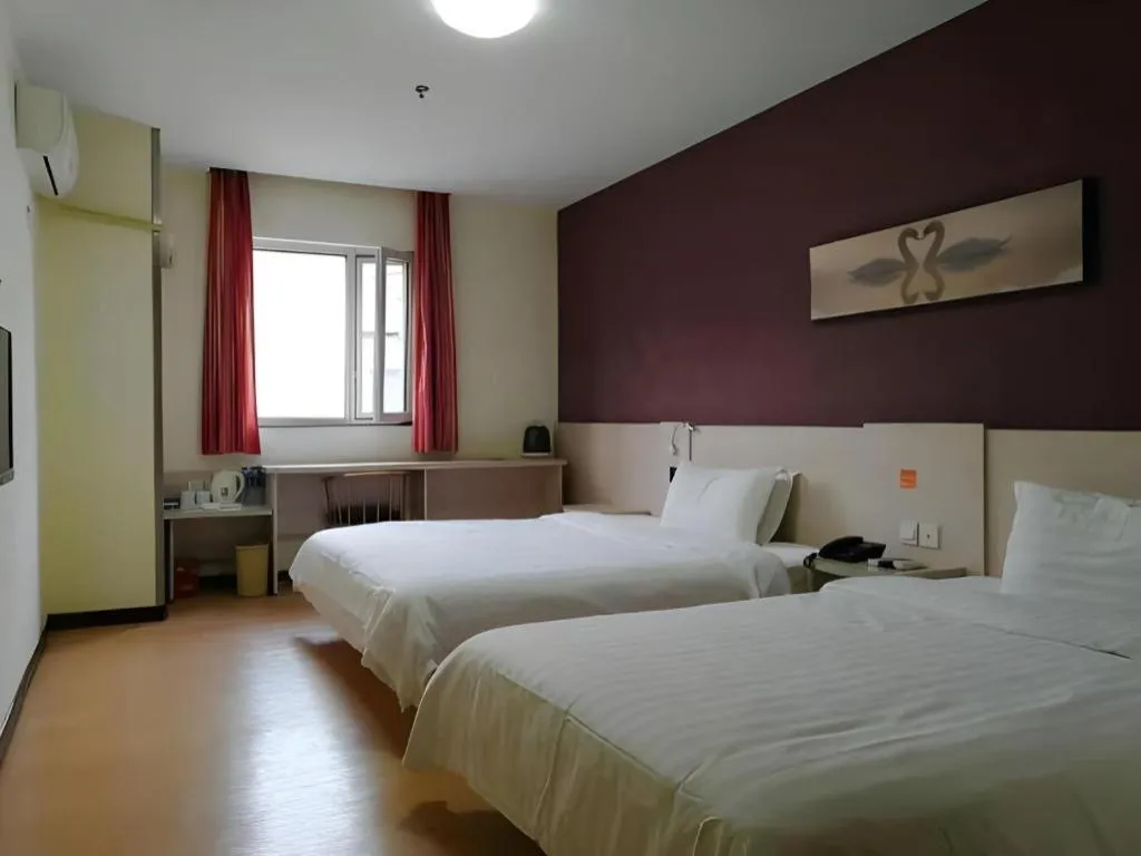 Bed in 7 Days Inn Tianjin Railway Station