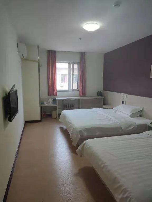 Bed in 7 Days Inn Tianjin Railway Station