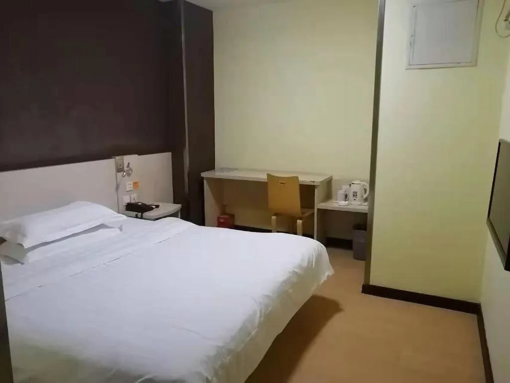 Bed in 7 Days Inn Tianjin Railway Station