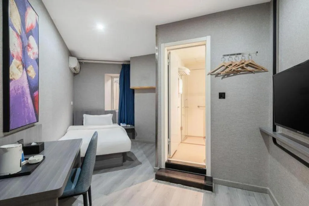 Bed in 7 Days Inn Tianjin Railway Station