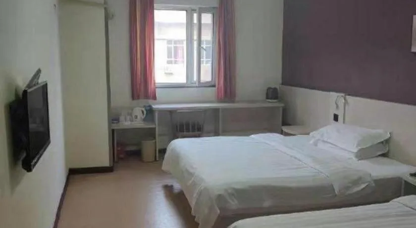 Bed in 7 Days Inn Tianjin Railway Station