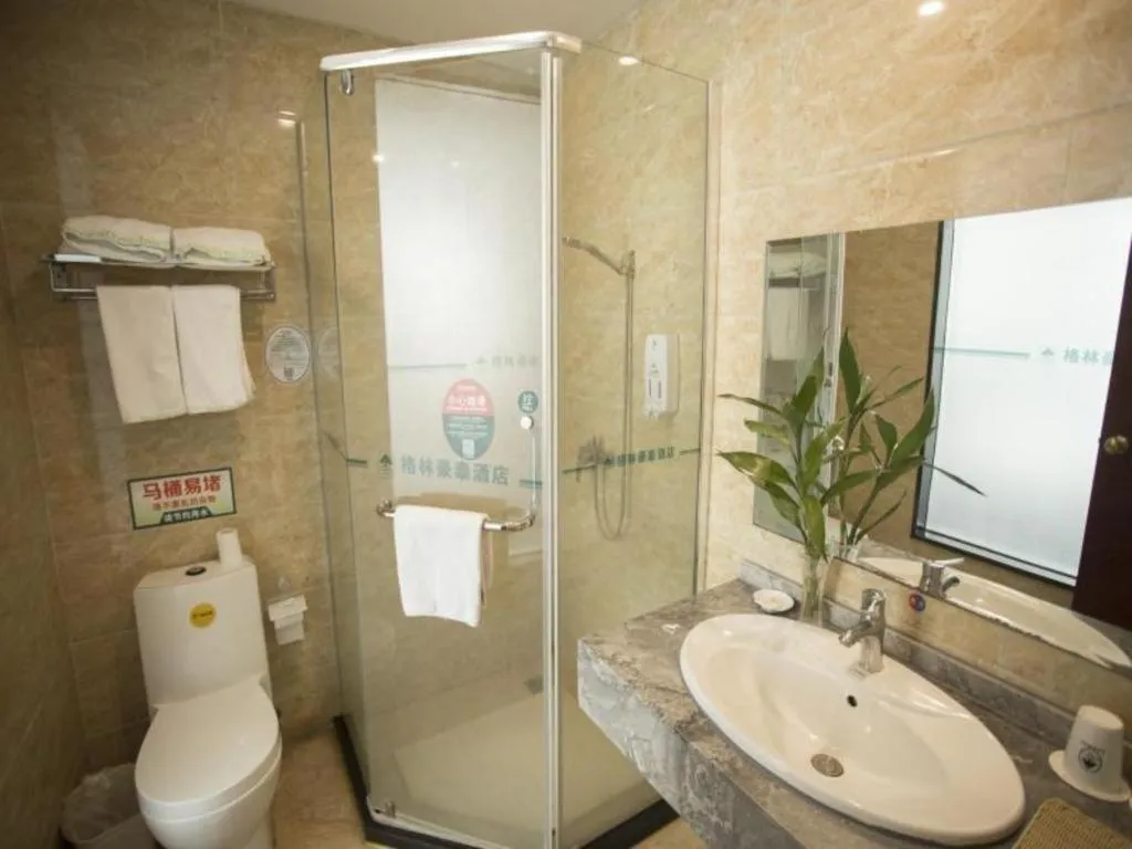 GreenTree Inn Anhui Fuyang Funan East Huaihe Road Express Hotel