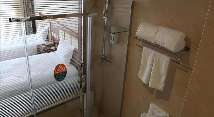 Bed in GreenTree Inn Anhui Fuyang Funan East Huaihe Road Express Hotel